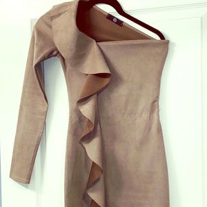 One shoulder ruffle dress